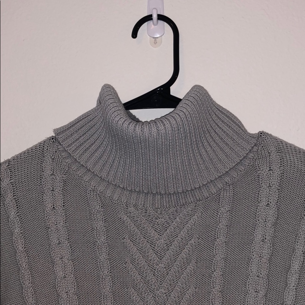 sweater - Picture 2 of 4